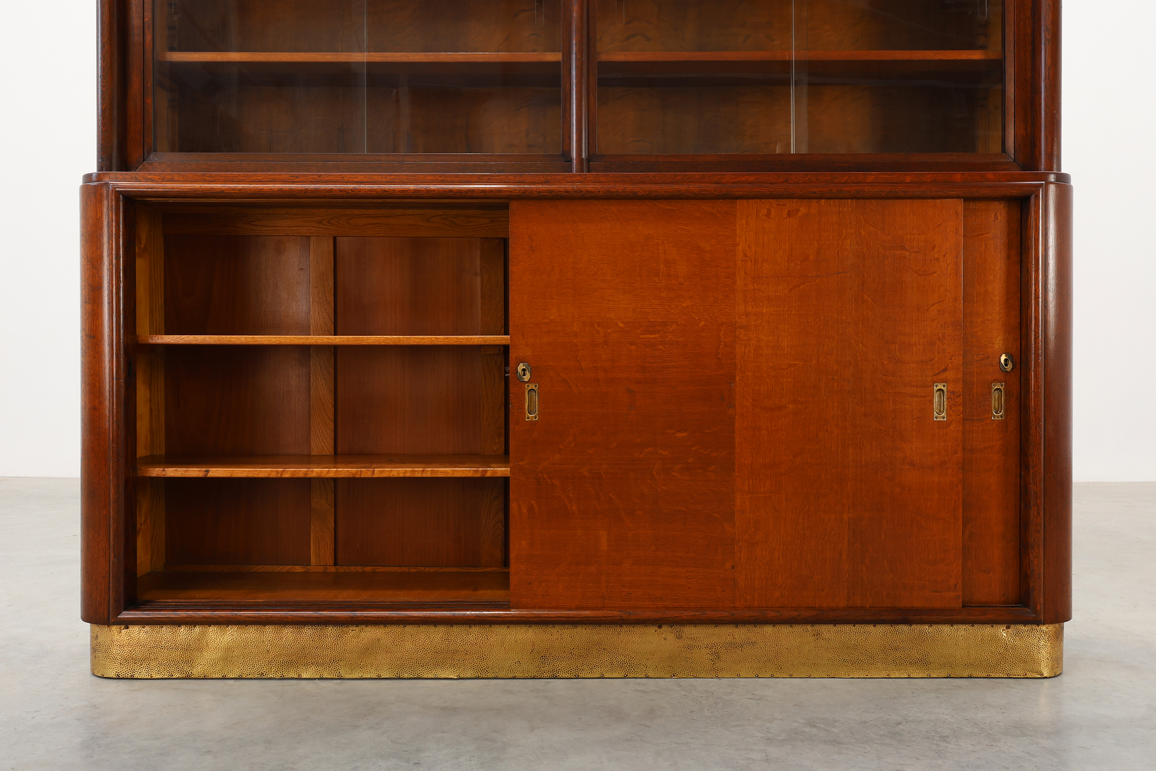 Ensemble of 2 Art Deco Counters and 1 cabinet attr. to De Coene, Belgium 1920sthumbnail